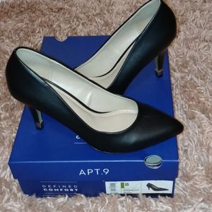 🖤 simple black heels